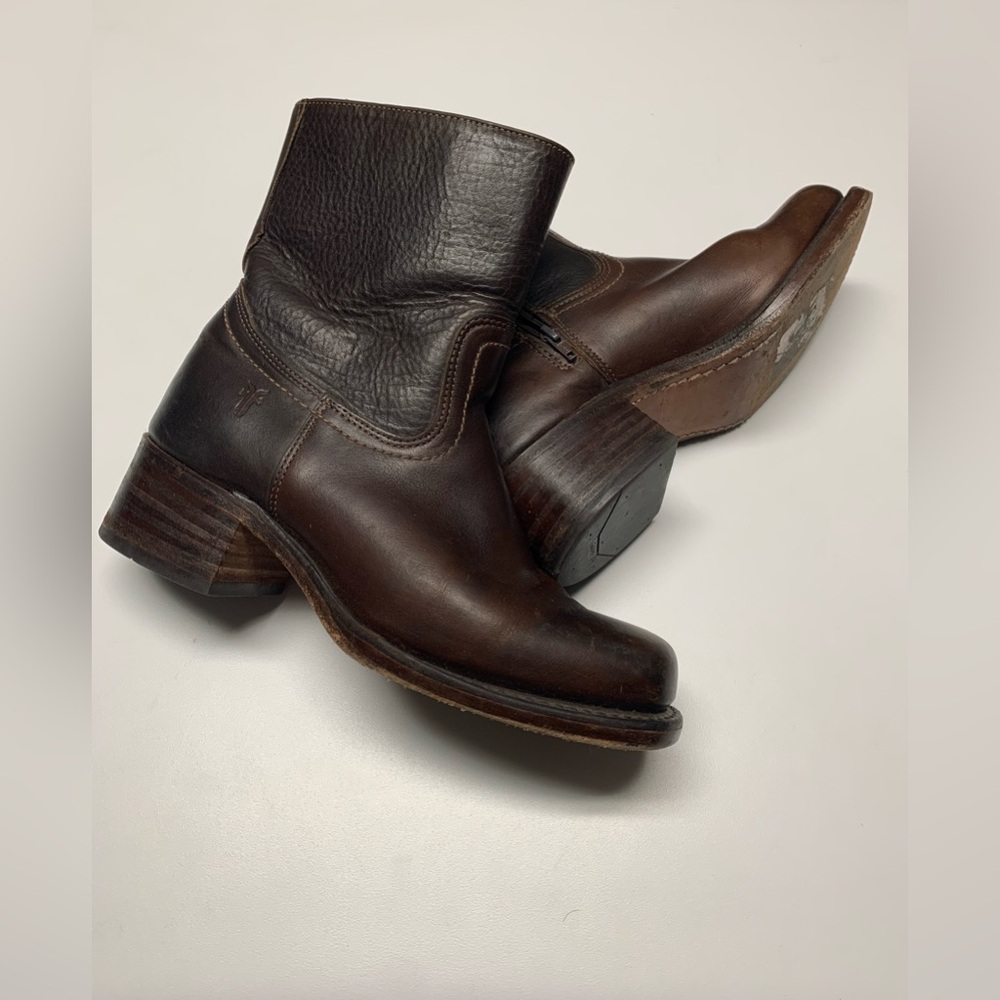 IN SEARCH OF Frye Women's Dark Brown Leather Ankle Boots